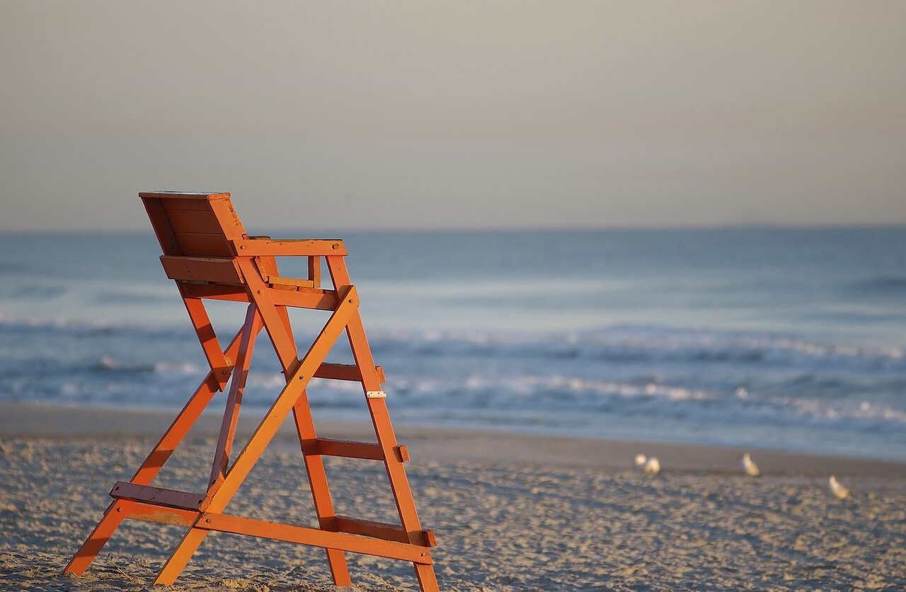 beach-lifeguard-chair